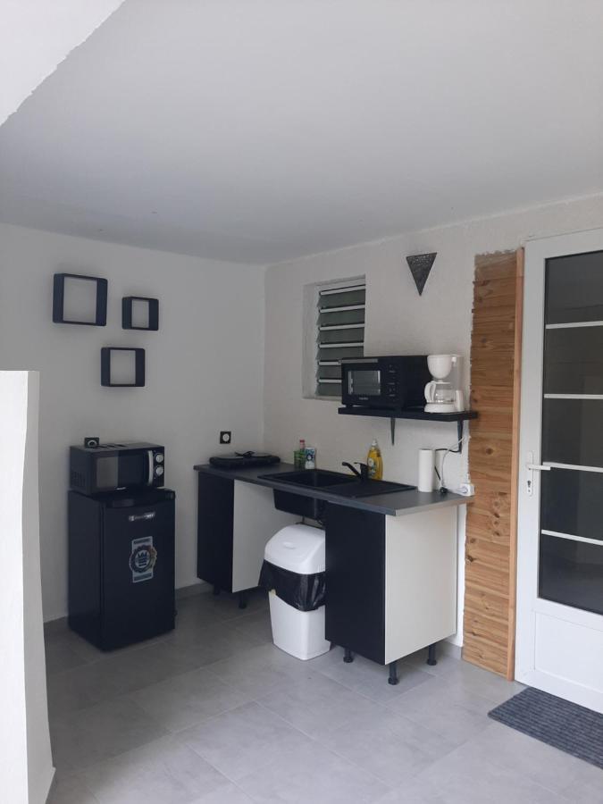 Zannanna Delair Pension Sainte-Anne  Buitenkant foto